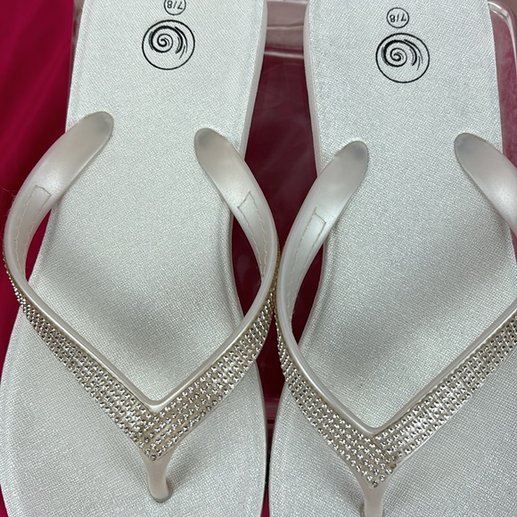 Rhinestone Flip Flops sz 7/8 - Picture 8 of 11
